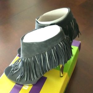 Libby Edelman women's  booties size 8M grey suede open toe